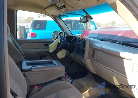 2003 Chevrolet Suburban 1500 Ls z USA, uszkodzony, nr VIN 1GNEC16Z13J131176